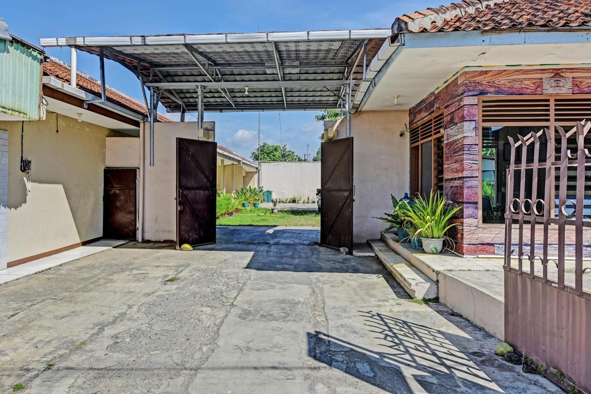 Oyo 90443 Hotel New Kartika In Cilopadang Bagian luar foto