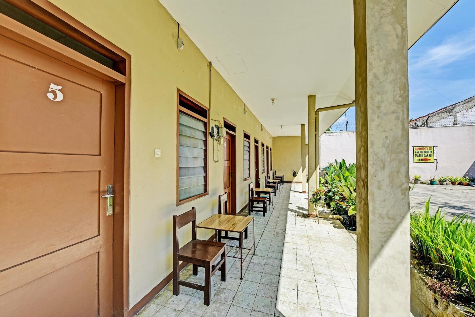 Oyo 90443 Hotel New Kartika In Cilopadang Bagian luar foto